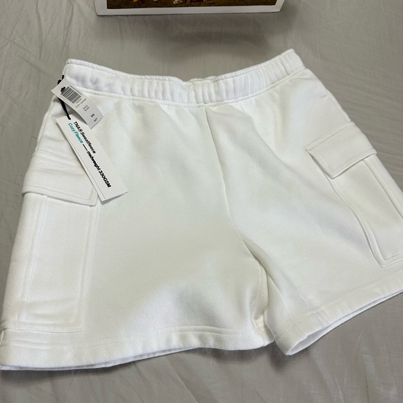 Aritzia TNA Cargo Shorts - Picture 5 of 5